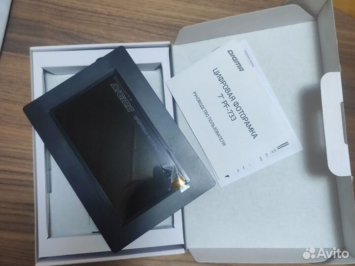 Новая цифровая фоторамка Digma PF-733
