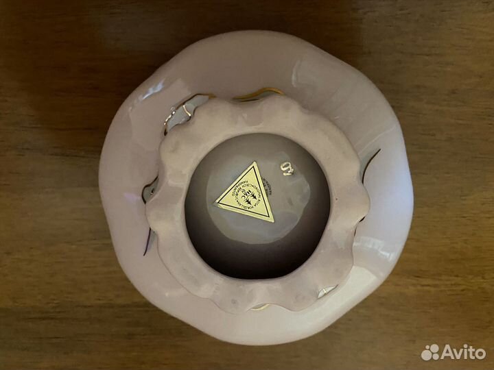 Пепельница из розового фарфора