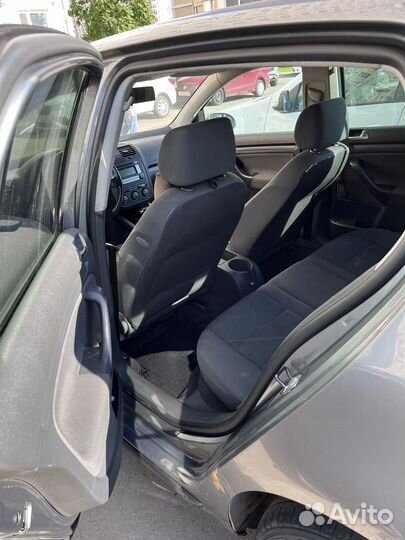 Volkswagen Golf 1.6 AT, 2004, 302 000 км