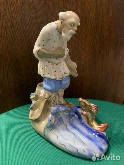 Статуэтка Старик и золотая рыбка. Гжель