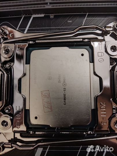 Процессор Intel Xeon E5-2696v3