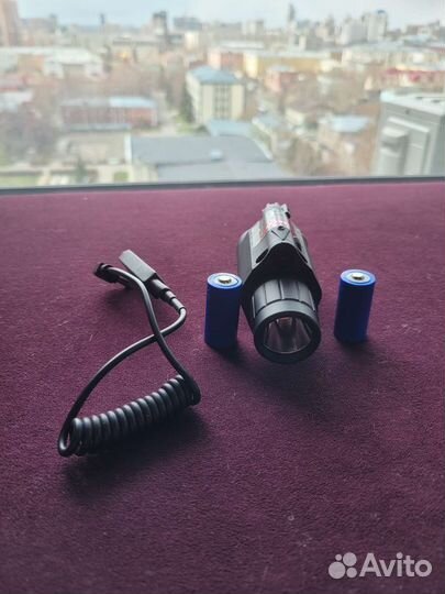 Лазерный целеуказатель с фонарем и кнопкой