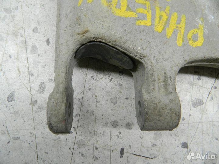 Рычаг задний нижний левый Volkswagen Phaeton 2002