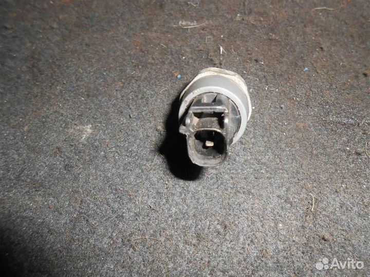 Датчик давления масла Toyota Mark II JZX110(00-02)