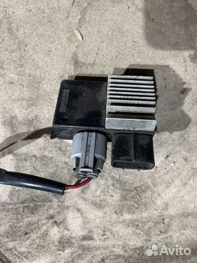 Блок управления вентилятором toyota corolla 150