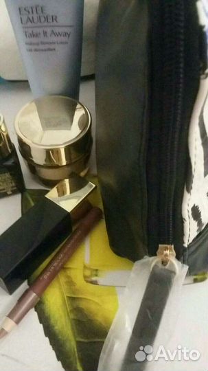 Шарфик guerlain.+косметичка с набором estee lauder