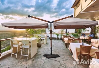 Уличный зонт на боковой опоре от производителя