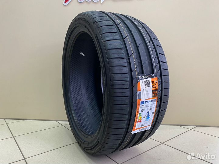 Tracmax X-Privilo TX3 245/40 R19 и 275/35 R19 100Y