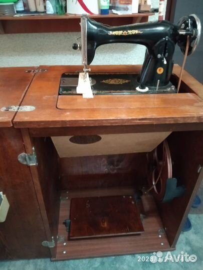 Швейная машинка, стенка