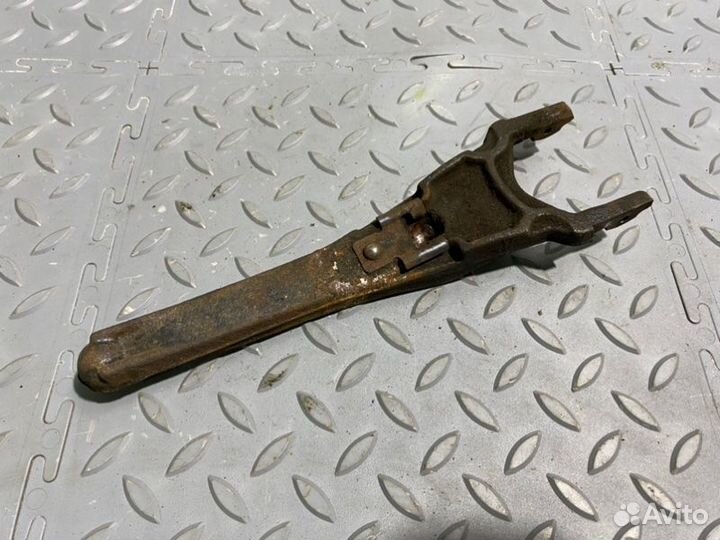 Вилка сцепления Mitsubishi Lancer 9