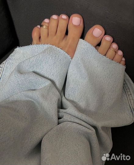 Модель на педикюр