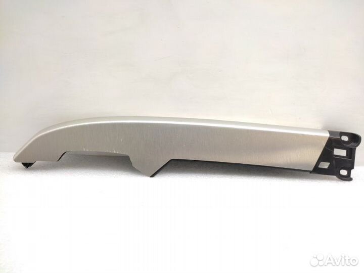 Накладка левая Land Rover Discovery 5 L462 3.0D