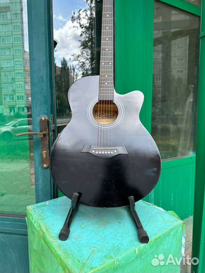 Акустическая гитара