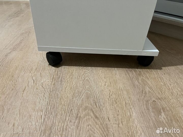 Тележка косметологическая на колесиках