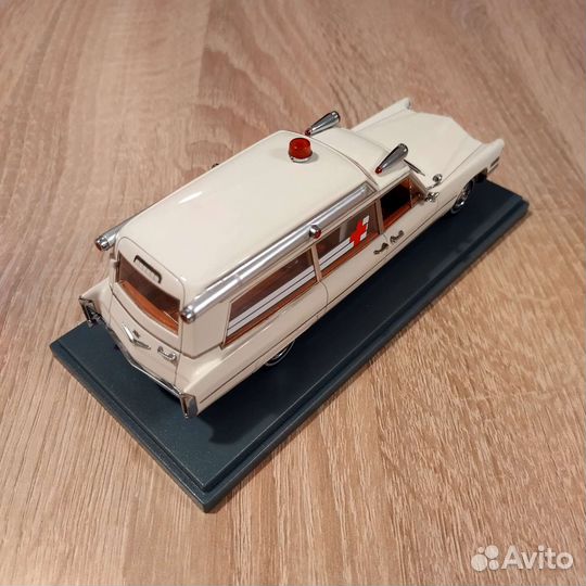 Cadillac ambulance NEO 1:43