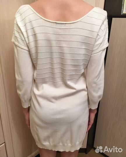 Платье трикотажное белое из outlet