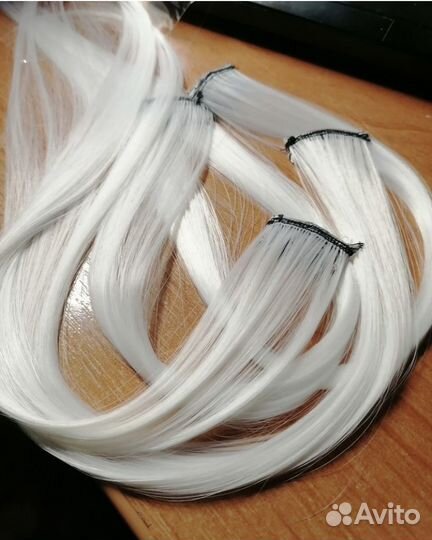 Пряди на заколках