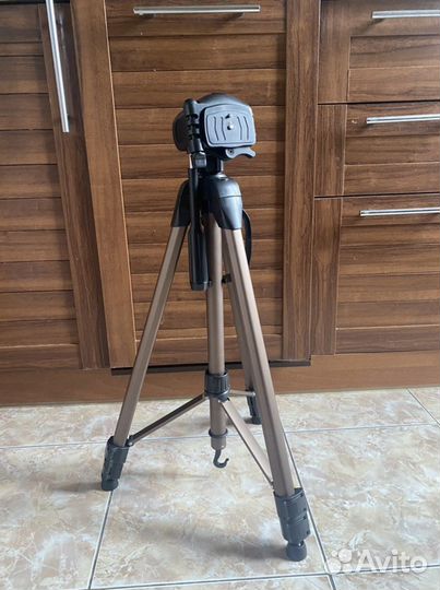 Фотоаппарат Nikon D5000, бленда, штатив, в чехлах