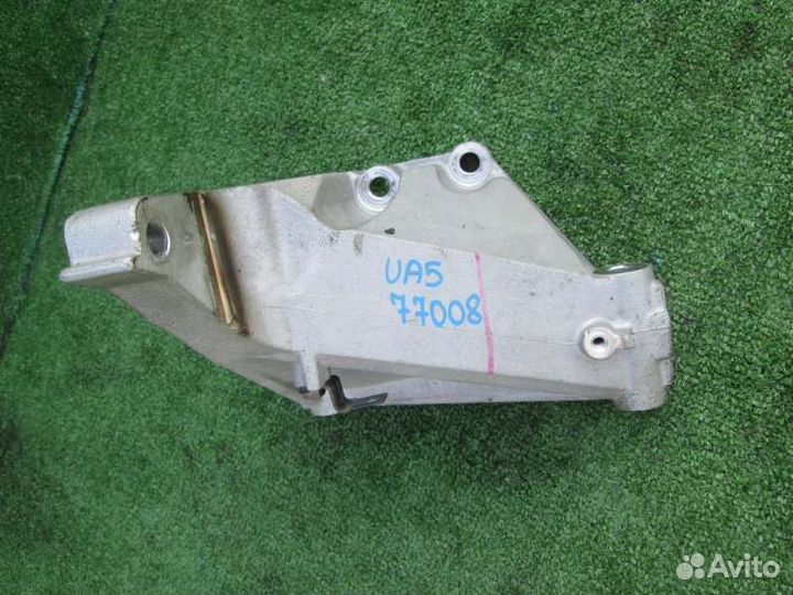 Кронштейн опоры двигателя передний Honda Saber UA5