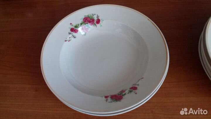 Тарелки и салатник