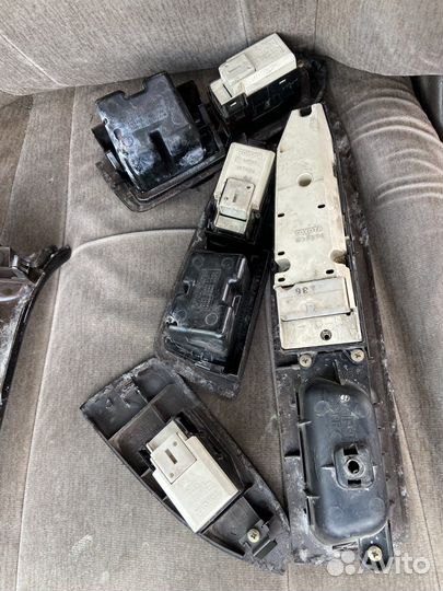 Пульты стеклоподъемников и консоль АКПП GX90