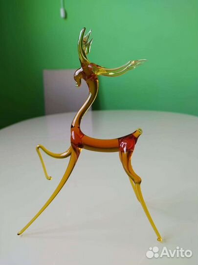 Фигурки из цветного стекла