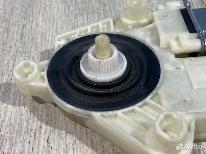 Моторчик стеклоподъемника Skoda Rapid NH3 перед R