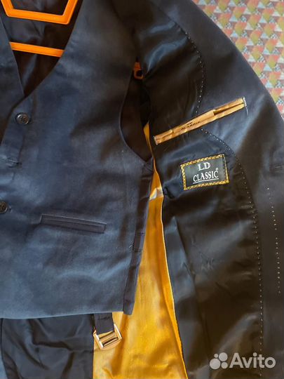 Пиджак и жилетка на мальчика