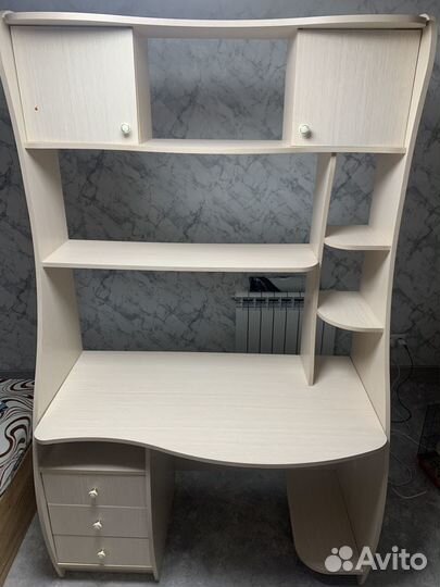 Рабочий стол, стол компьютерный