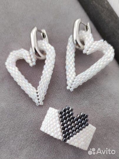 Серьги сердечки и кольцо из бисера
