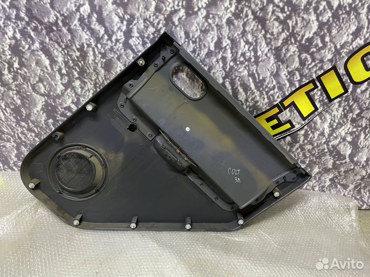 Обшивка задней левой двери Mitsubishi Colt Z3