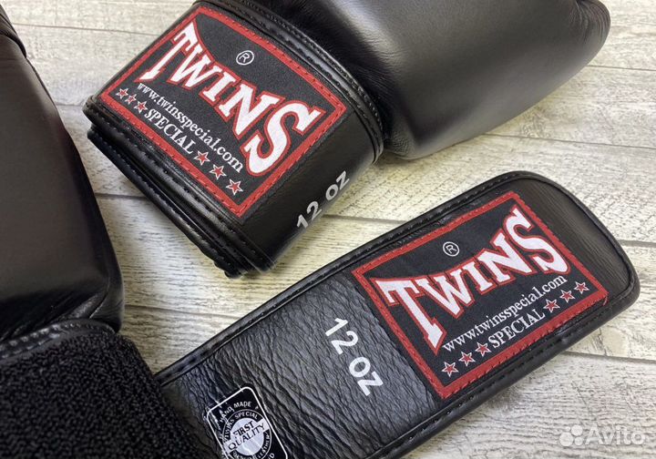 Боксерские перчатки Twins