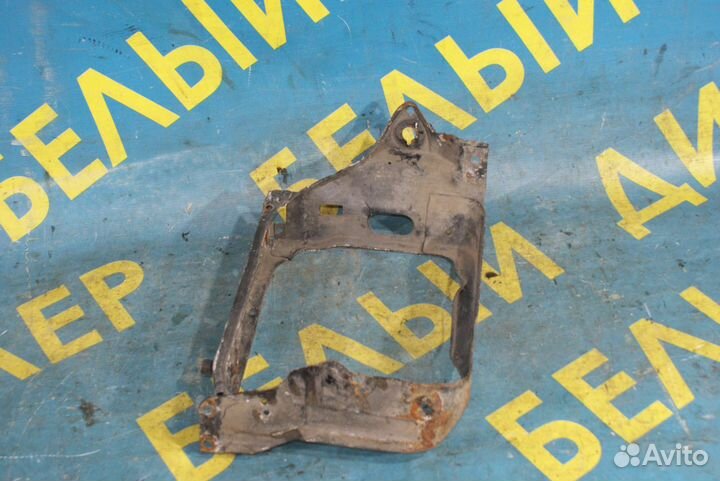 Рамка фары Mercedes-Benz W202