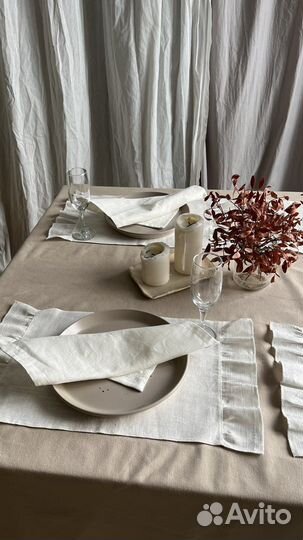 Скатерть и салфетки с рюшей