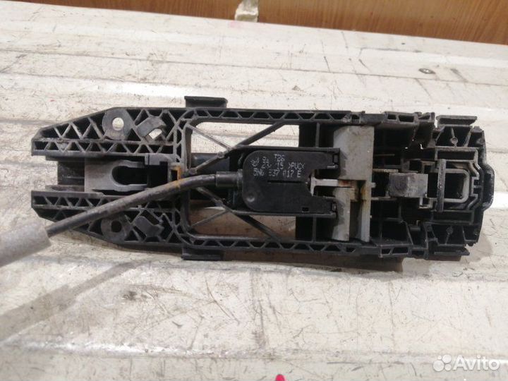 Ручка двери внешняя задняя левая Skoda Rapid CWV 1