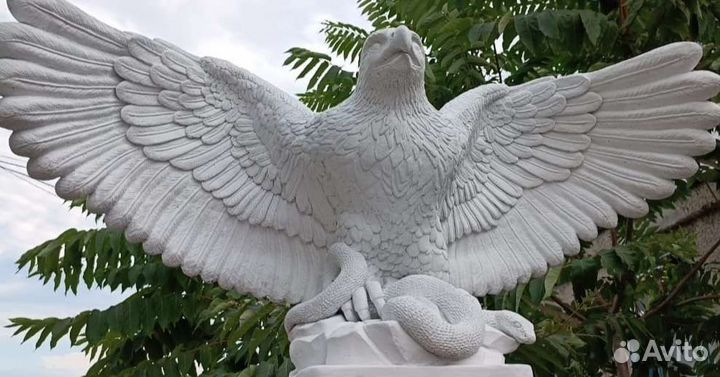 Орёл из бетона
