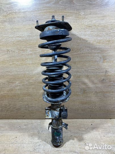 Передняя стойка Volvo 850 ST82