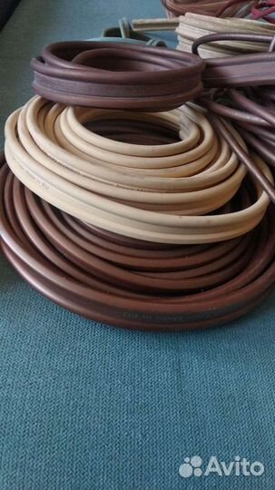 Van Den Hull, Oyaide