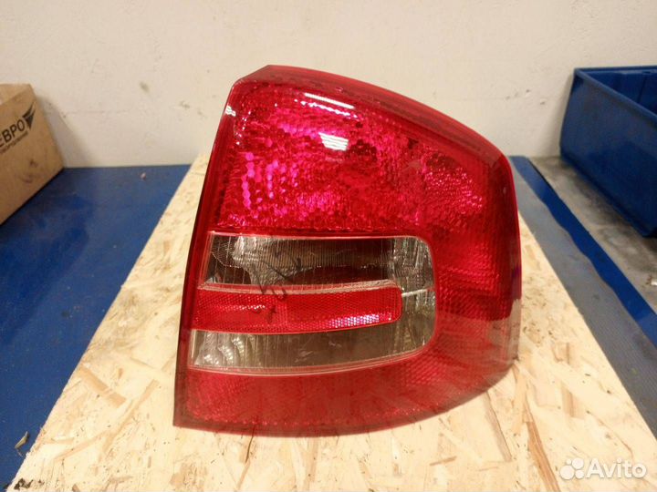 Фонарь задний правый Skoda Octavia 2 (A5)