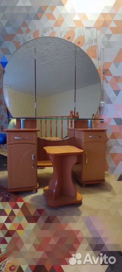 Трюмо с зеркалом