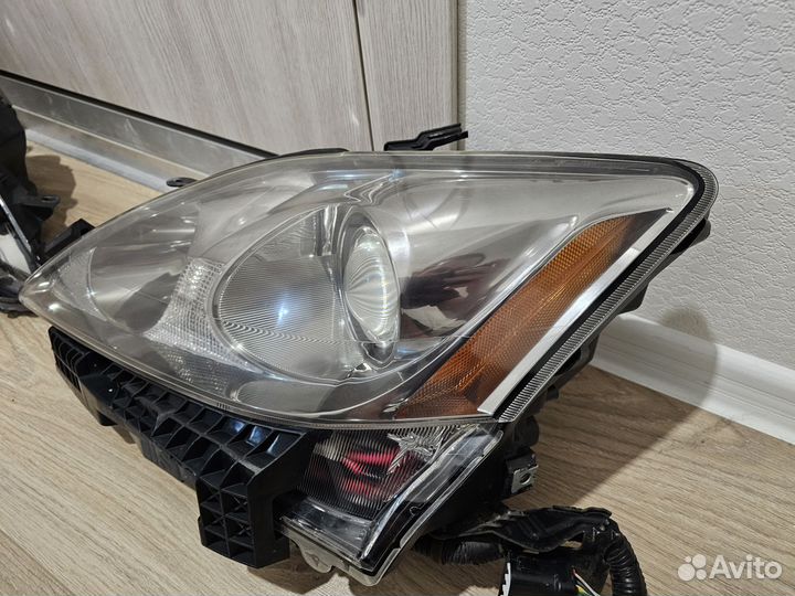 Lexus IS250 фары ксеноновые адаптивные