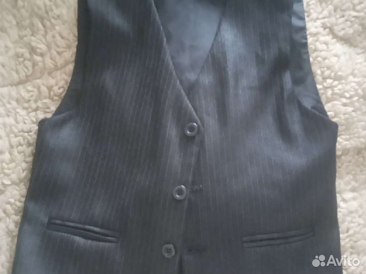 Жилет черный на мальчика 5-6-7 лет 112 см