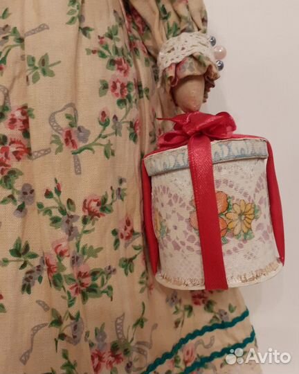 Кукла интерьерная тряпичная Зайчиха с тортом