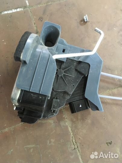 Замок двери передней правой Hyundai Solaris 2