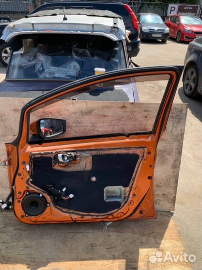 Дверь передняя правая Nissan note HE12