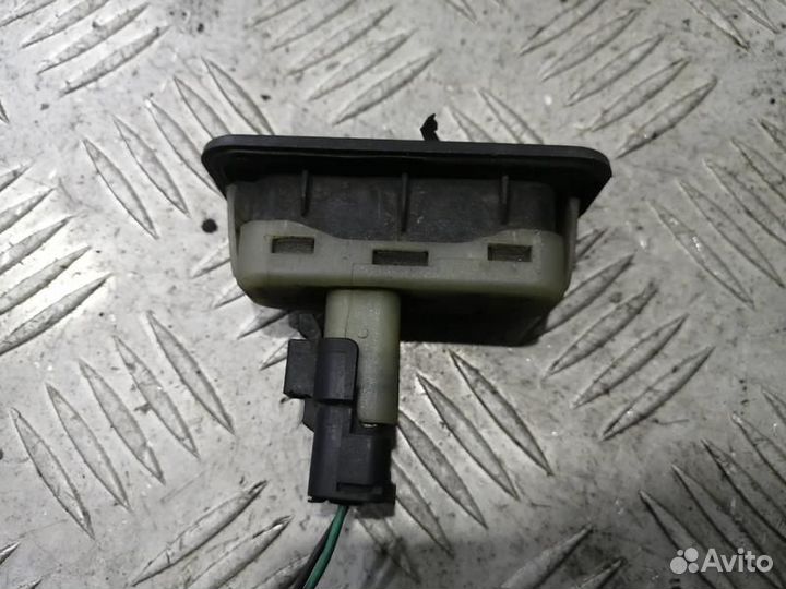 Кнопка багажника Renault Megane 3 хэтчбек