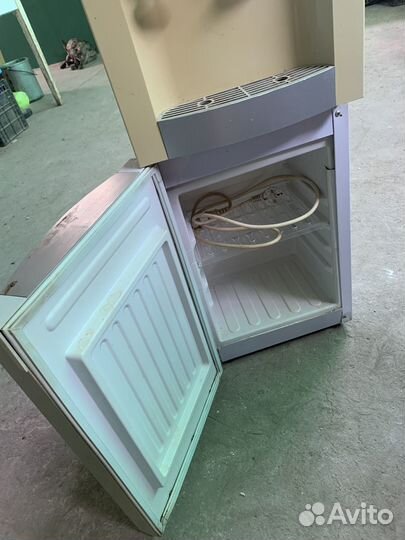 Кулер для воды с