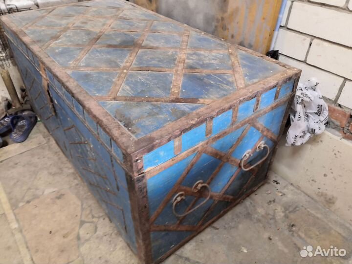Сундук деревянный старинный