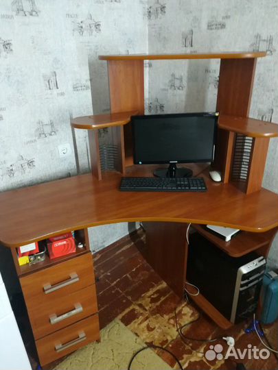 Компьютерный стол