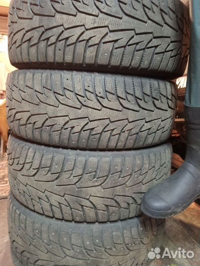Шины 235 55 17 зимние бу